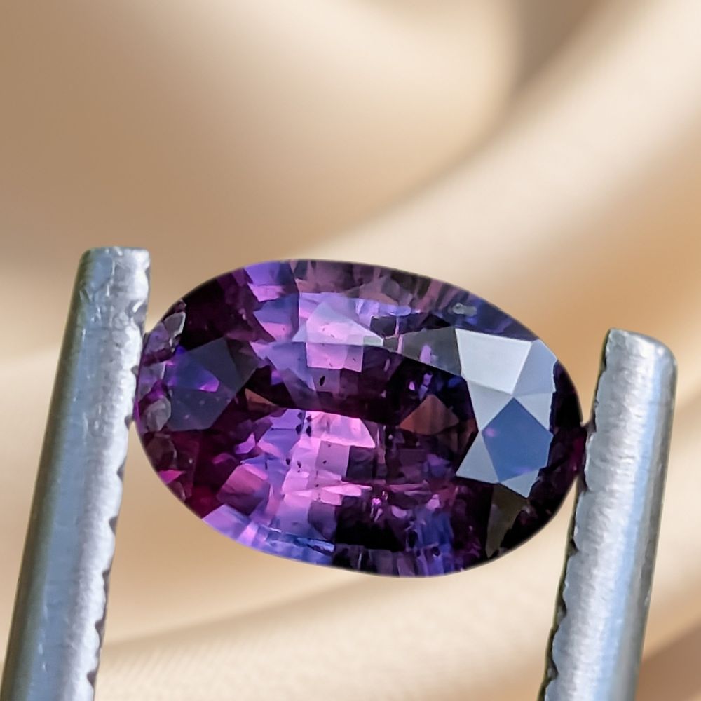 Natural Bicolor Sapphire 0.70 ct — Purple & Pink Oval | GR_644