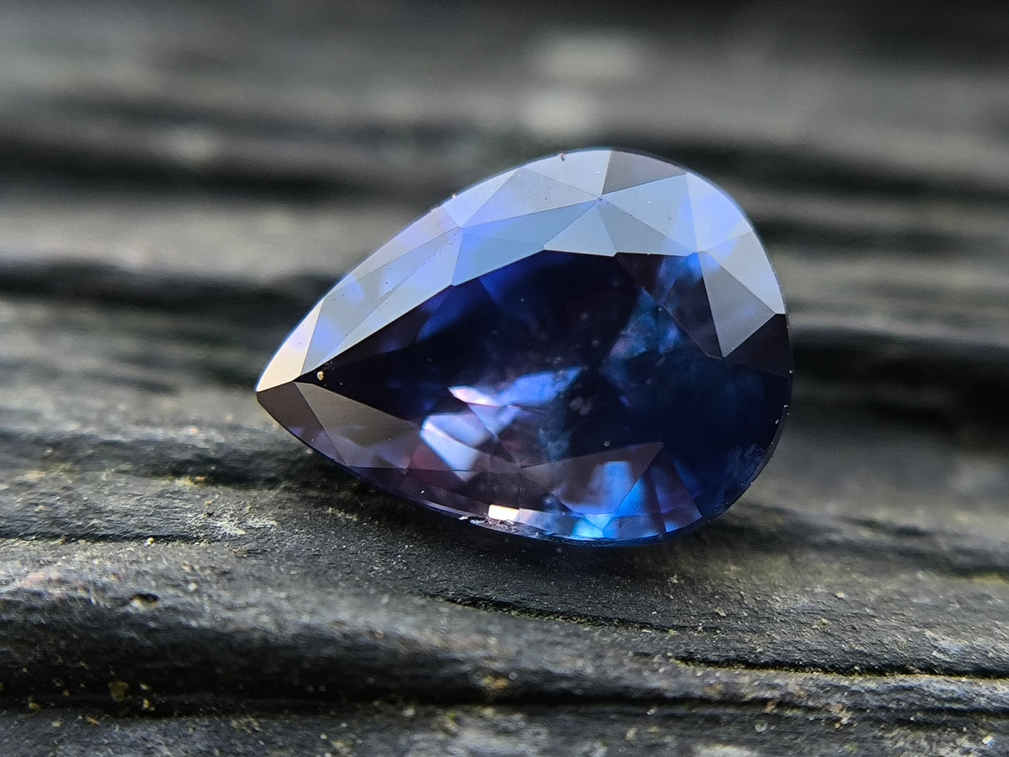 Natural Bi-Colour Sapphire – 1.10ct VVS Unheated (Sri Lanka)