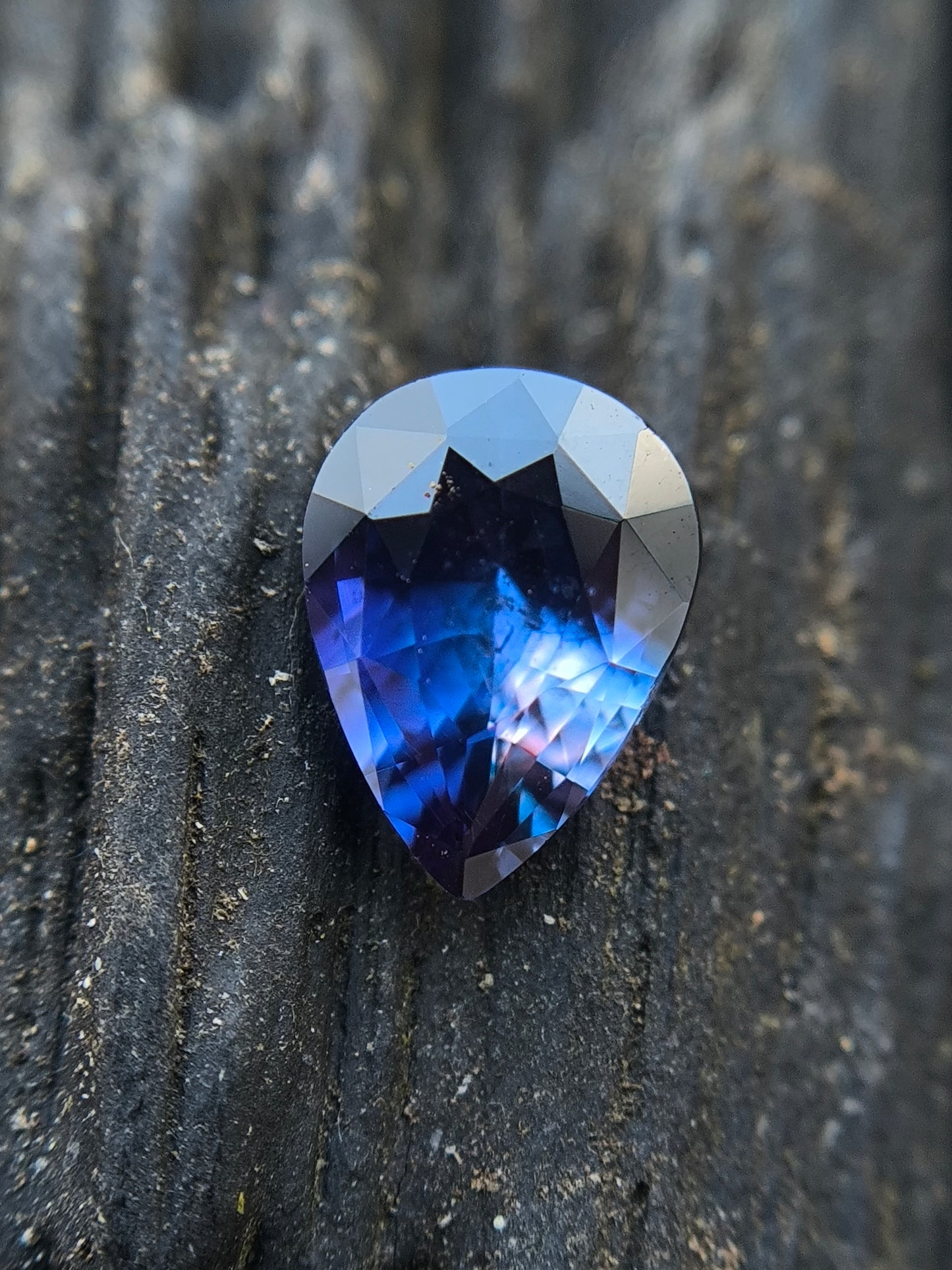Natural Bi-Colour Sapphire – 1.10ct VVS Unheated (Sri Lanka)