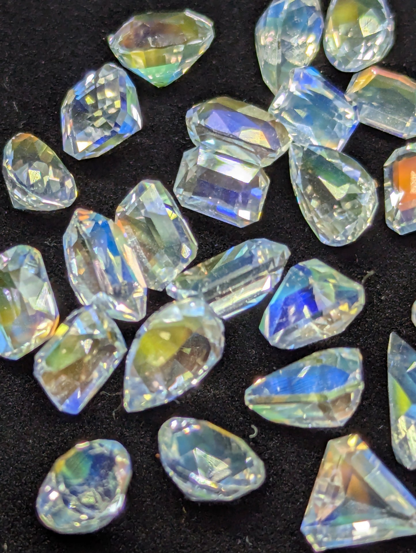 Natural Rainbow Moonstone Parcel – 25.65ct (25pcs) Clean Eye Clean Madagascar
