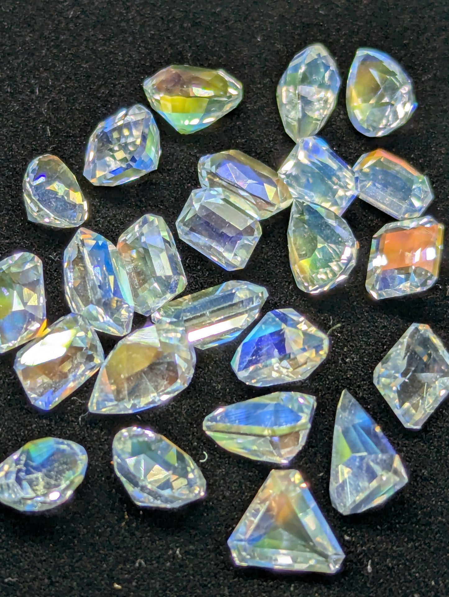 Natural Rainbow Moonstone Parcel – 25.65ct (25pcs) Clean Eye Clean Madagascar