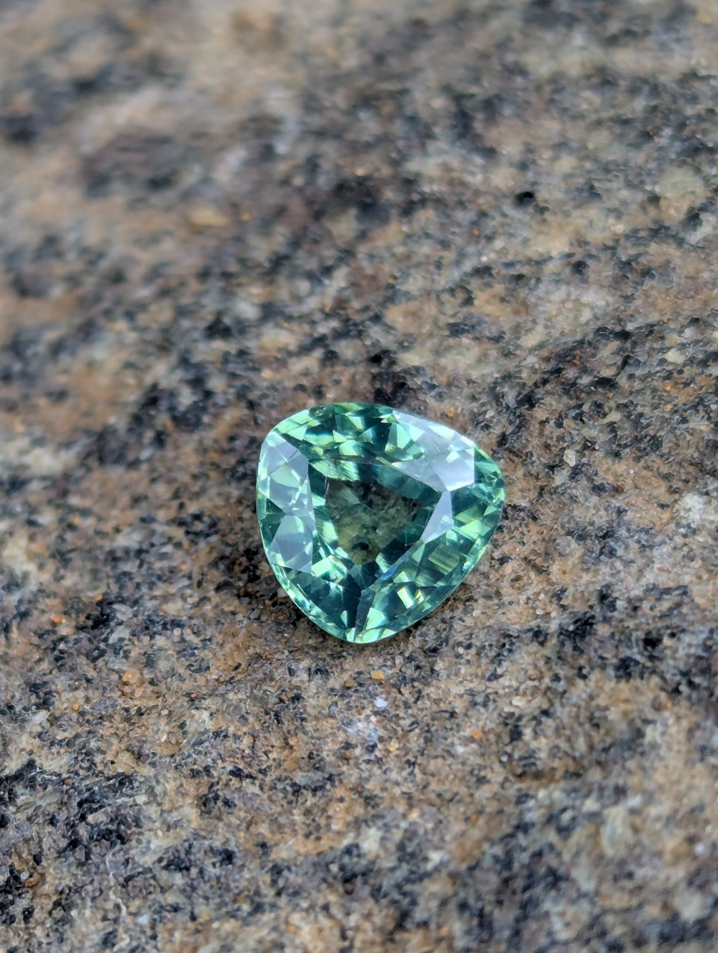 Natural Green Zircon 1.28ct Trillion Cut | VVS Clarity | Unheated Ceylon Gemstone | 6.5mm Loose Gem for Custom Jewelry