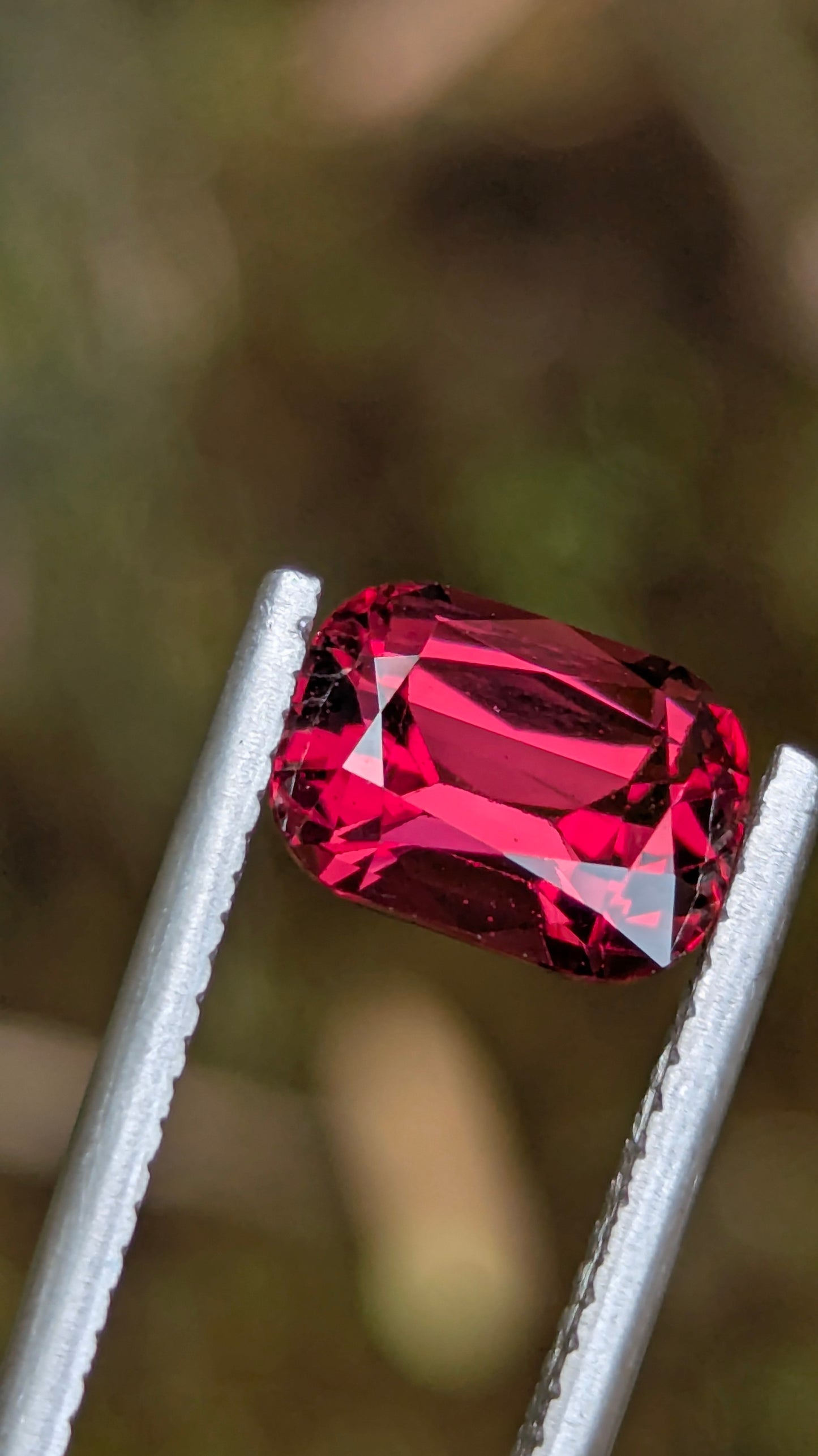 Natural Rhodolite Garnet 3.15 Ct | VVS | Elahara Sri Lanka